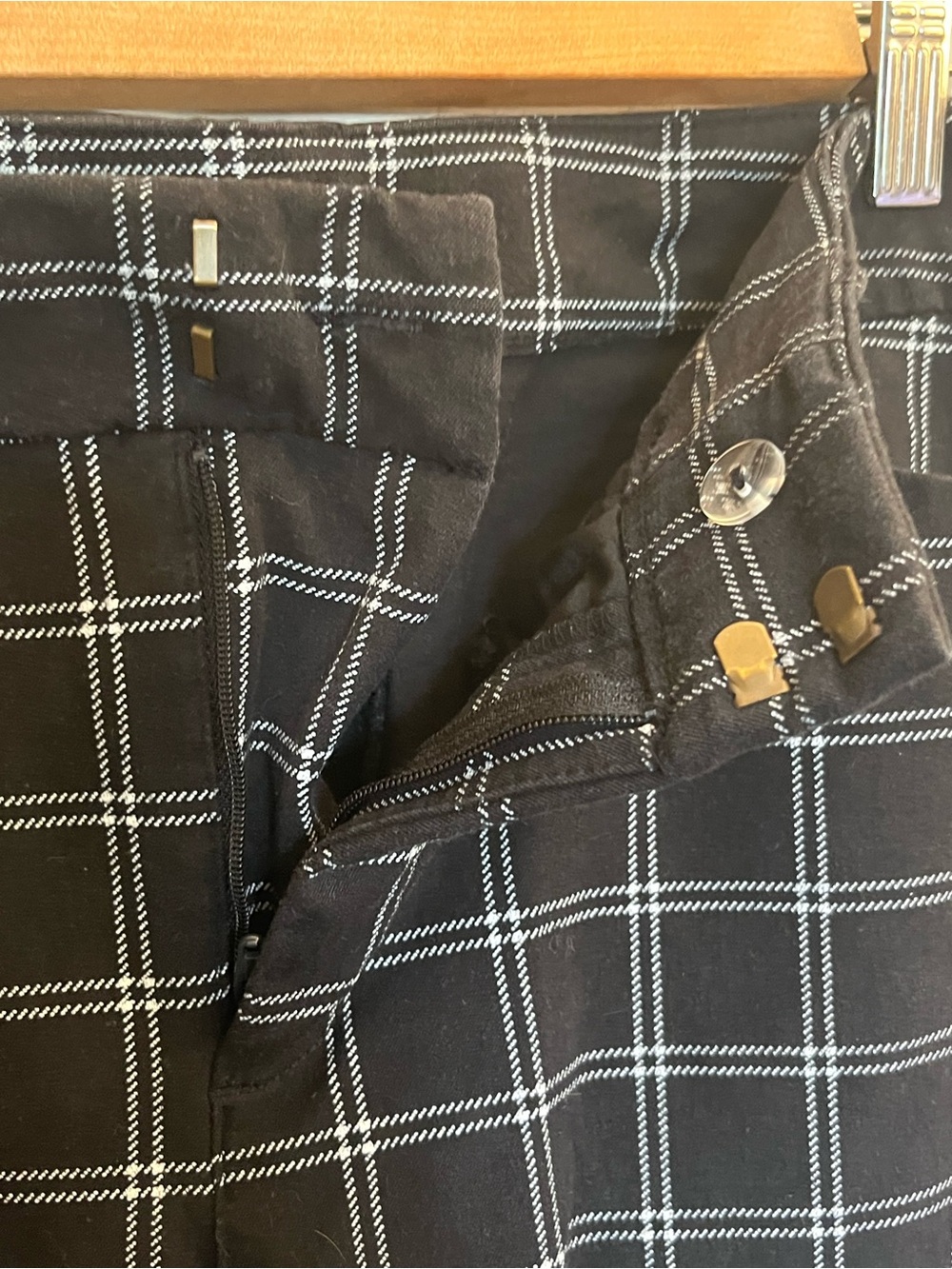 Old Navy Women's High Rise Pixie Pants White/Black plaid . Size 10 Regular EUC - Picture 5 of 7